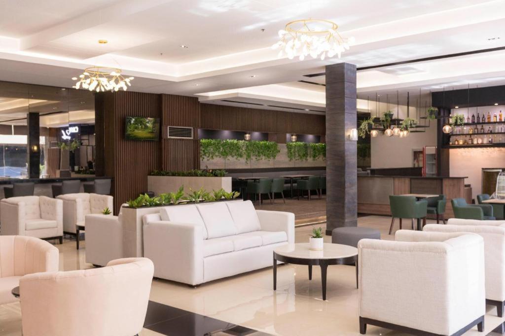 Mallberry Suites Business Hotel Cagayan de Oro Esterno foto