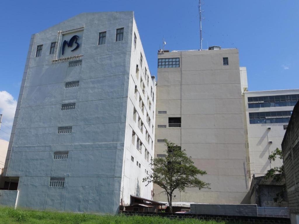 Mallberry Suites Business Hotel Cagayan de Oro Esterno foto