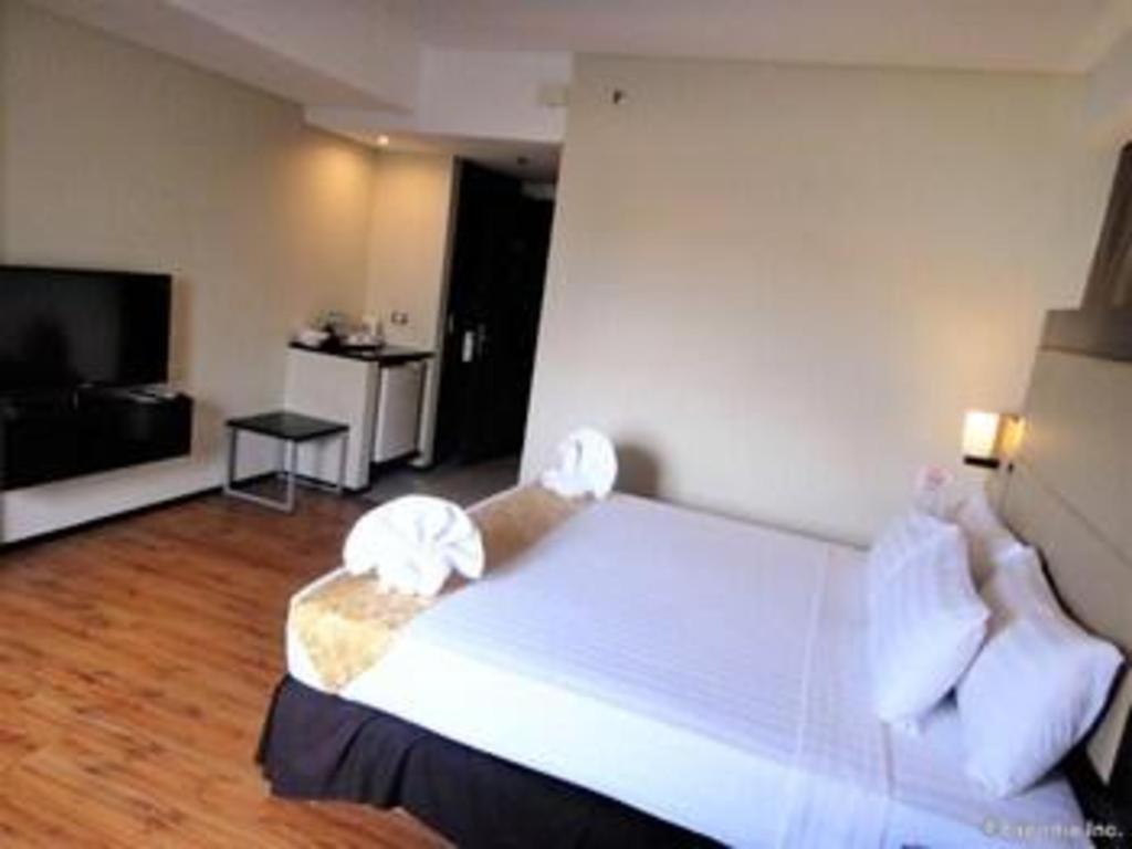 Mallberry Suites Business Hotel Cagayan de Oro Esterno foto