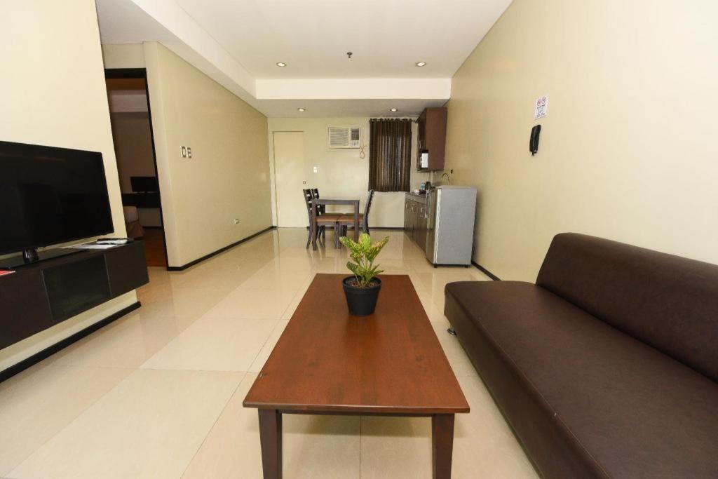 Mallberry Suites Business Hotel Cagayan de Oro Esterno foto