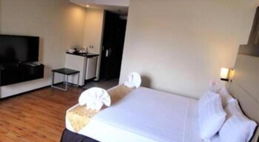 Mallberry Suites Business Hotel Cagayan de Oro Esterno foto