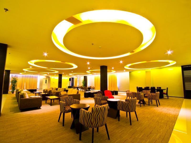 Mallberry Suites Business Hotel Cagayan de Oro Esterno foto
