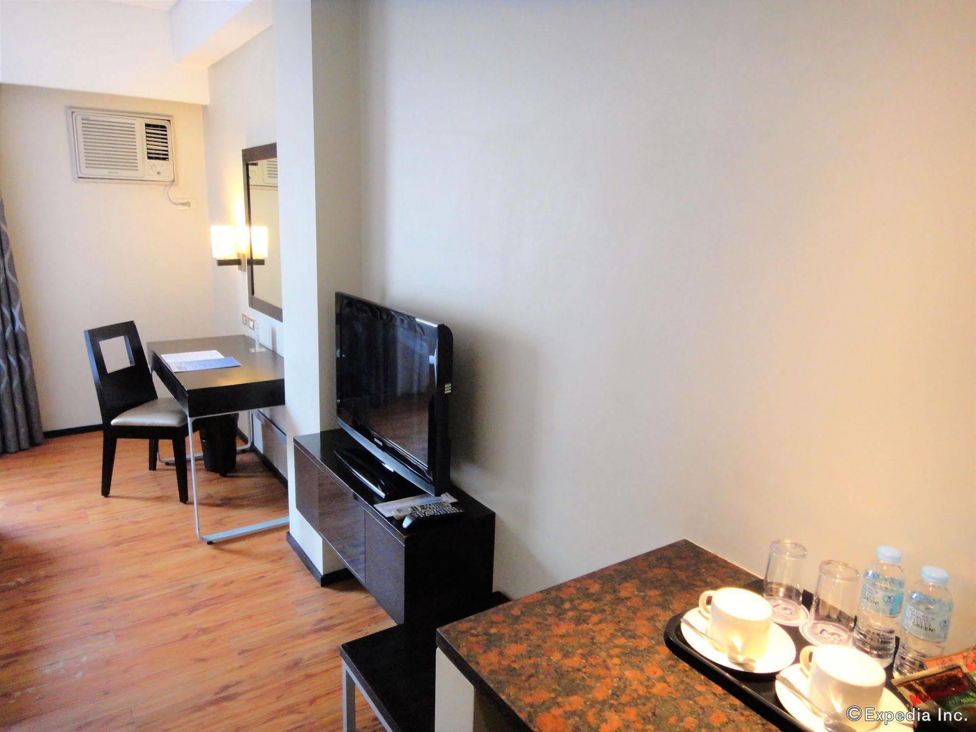 Mallberry Suites Business Hotel Cagayan de Oro Esterno foto