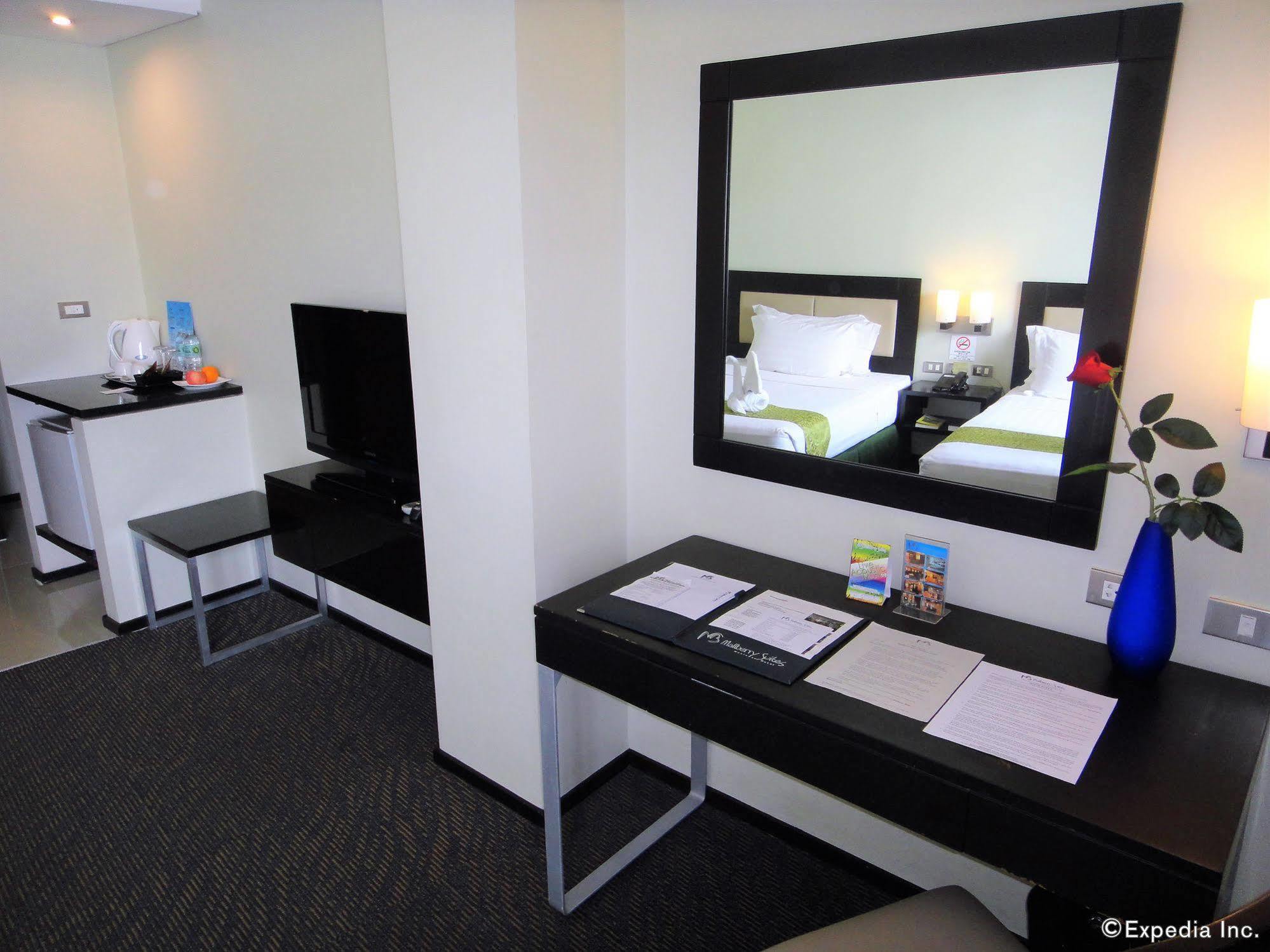 Mallberry Suites Business Hotel Cagayan de Oro Esterno foto