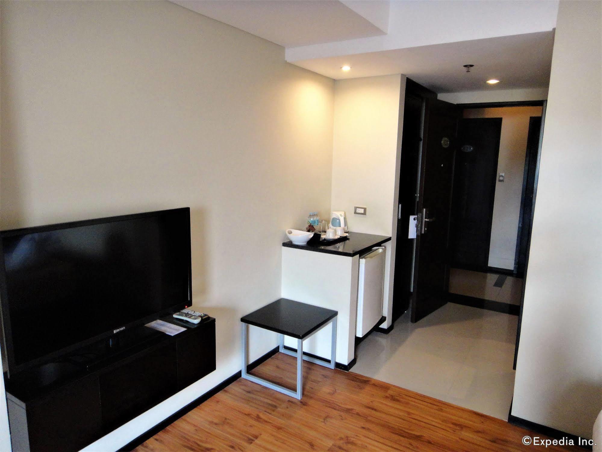 Mallberry Suites Business Hotel Cagayan de Oro Esterno foto