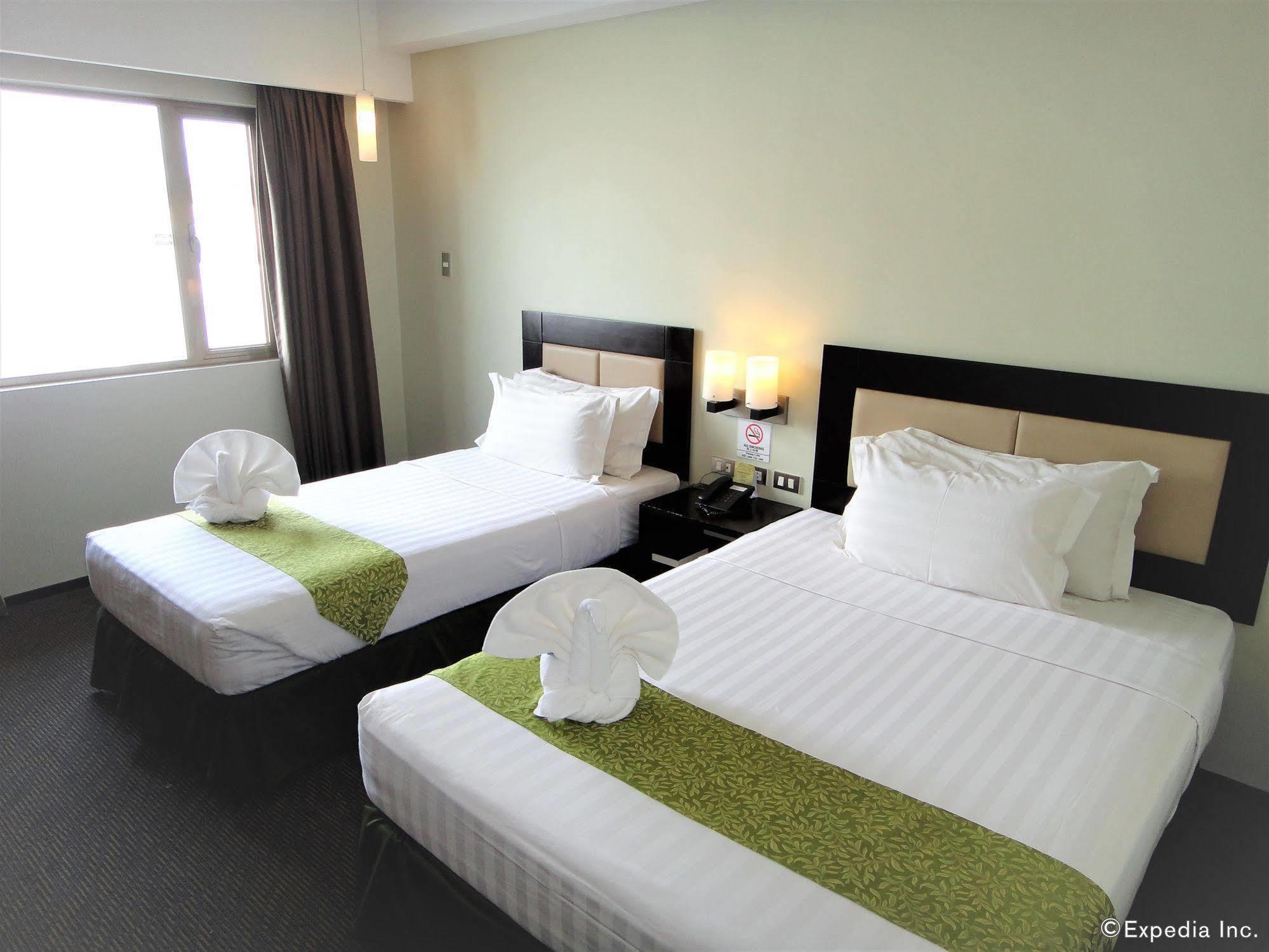 Mallberry Suites Business Hotel Cagayan de Oro Esterno foto