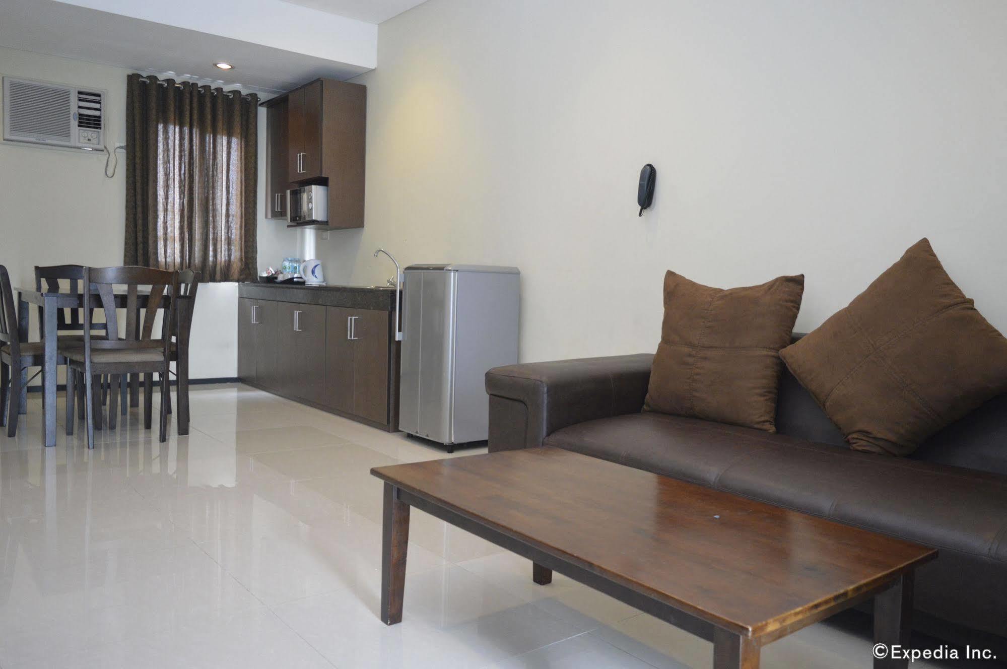 Mallberry Suites Business Hotel Cagayan de Oro Esterno foto