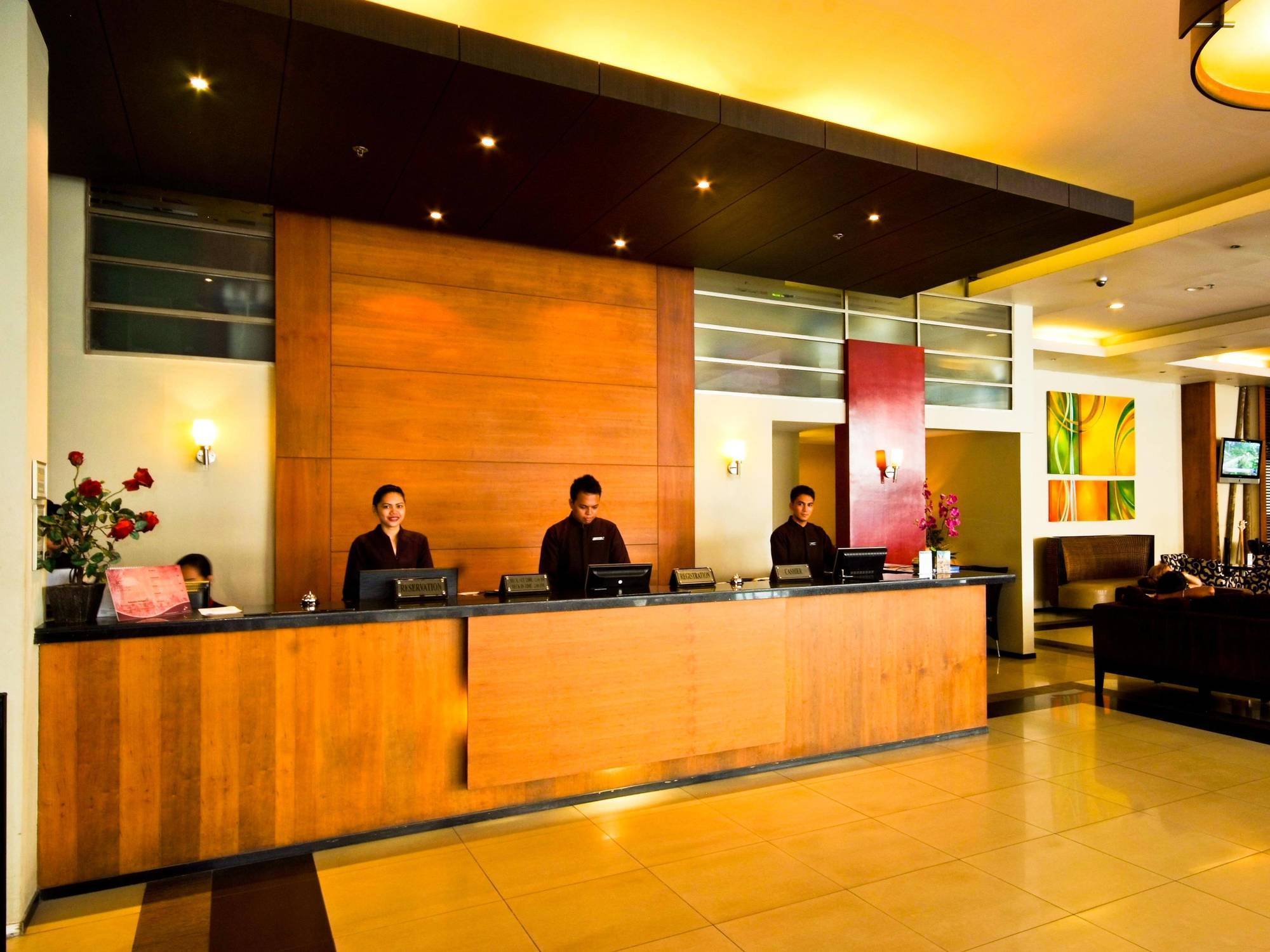 Mallberry Suites Business Hotel Cagayan de Oro Esterno foto