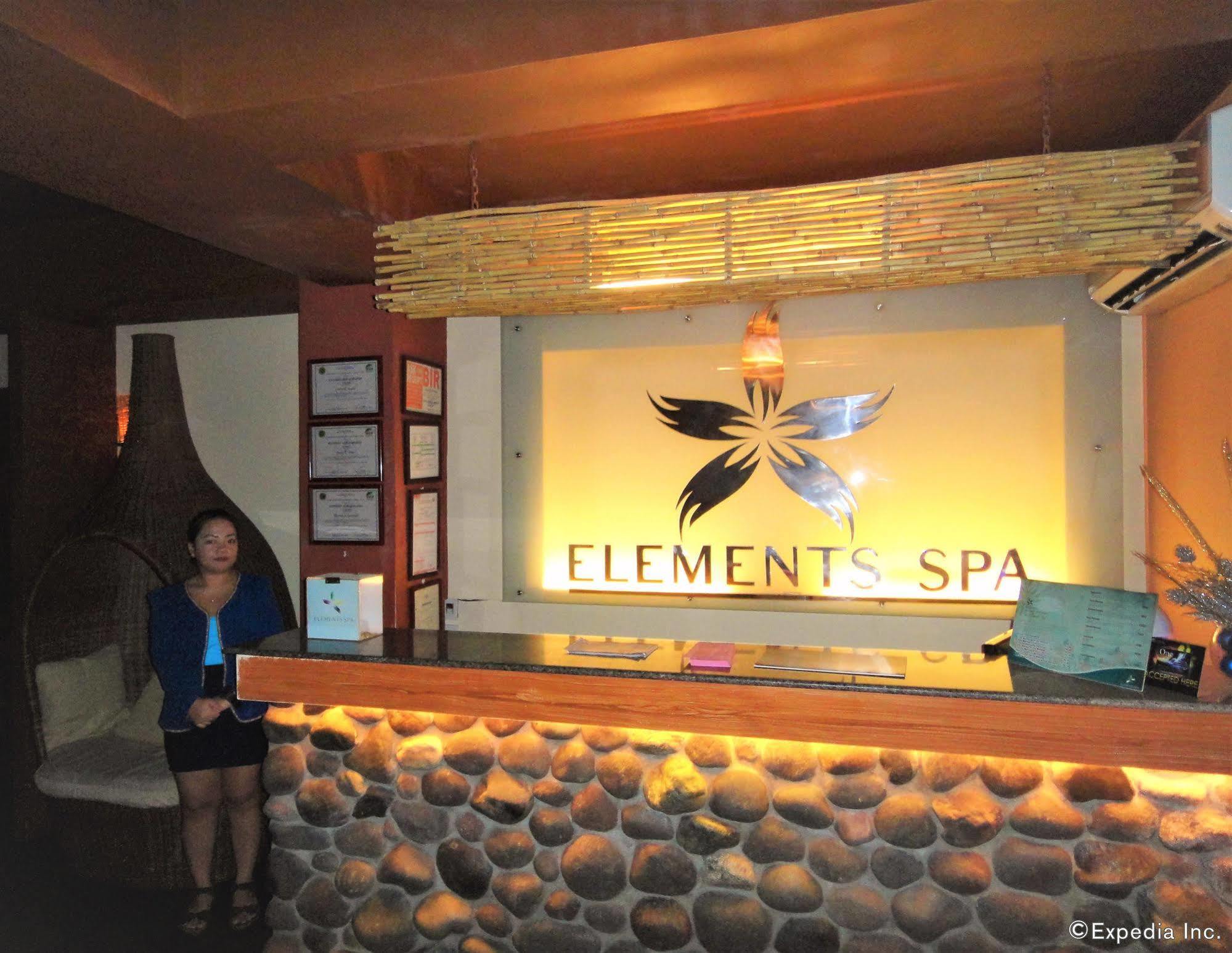 Mallberry Suites Business Hotel Cagayan de Oro Esterno foto
